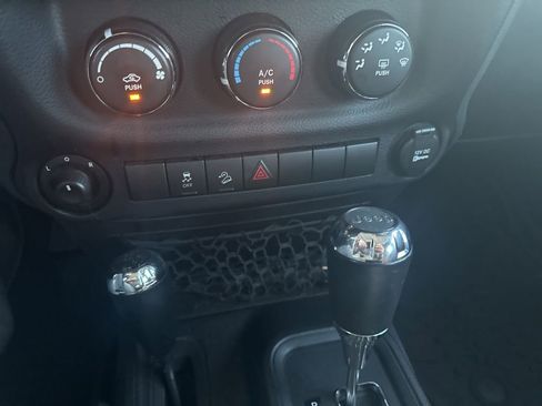 Used 2016 Jeep Wrangler Unlimited Sport w/ Quick Order Package 24S AWD/4WD image 15