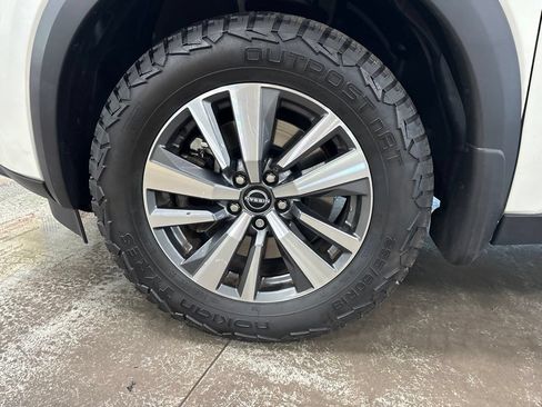 Certified 2024 Nissan Pathfinder SL AWD/4WD image 11