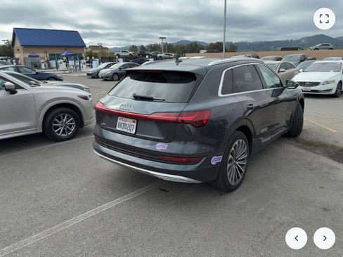 Used 2019 Audi e-tron Prestige w/ Prestige Package image 4