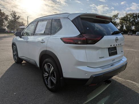 Certified 2025 Nissan Rogue SL image 6