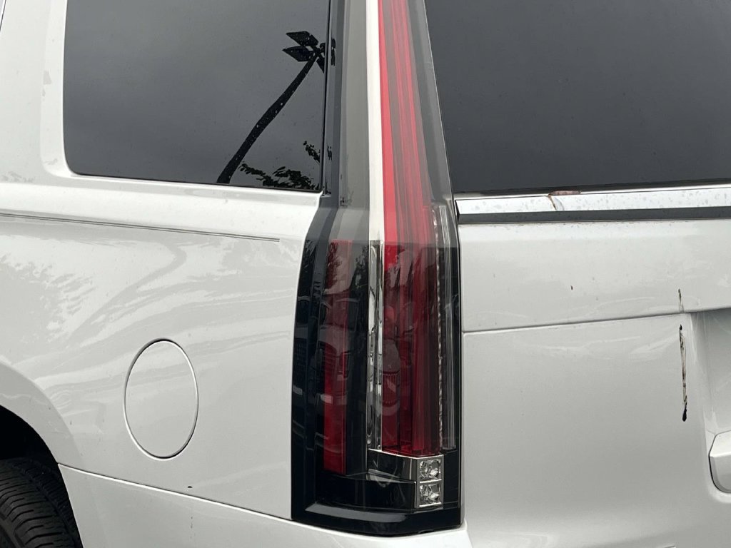 Used 2019 Cadillac Escalade Luxury RWD image 7