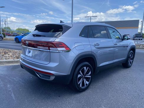 Used 2024 Volkswagen Atlas Cross Sport SE FWD image 7