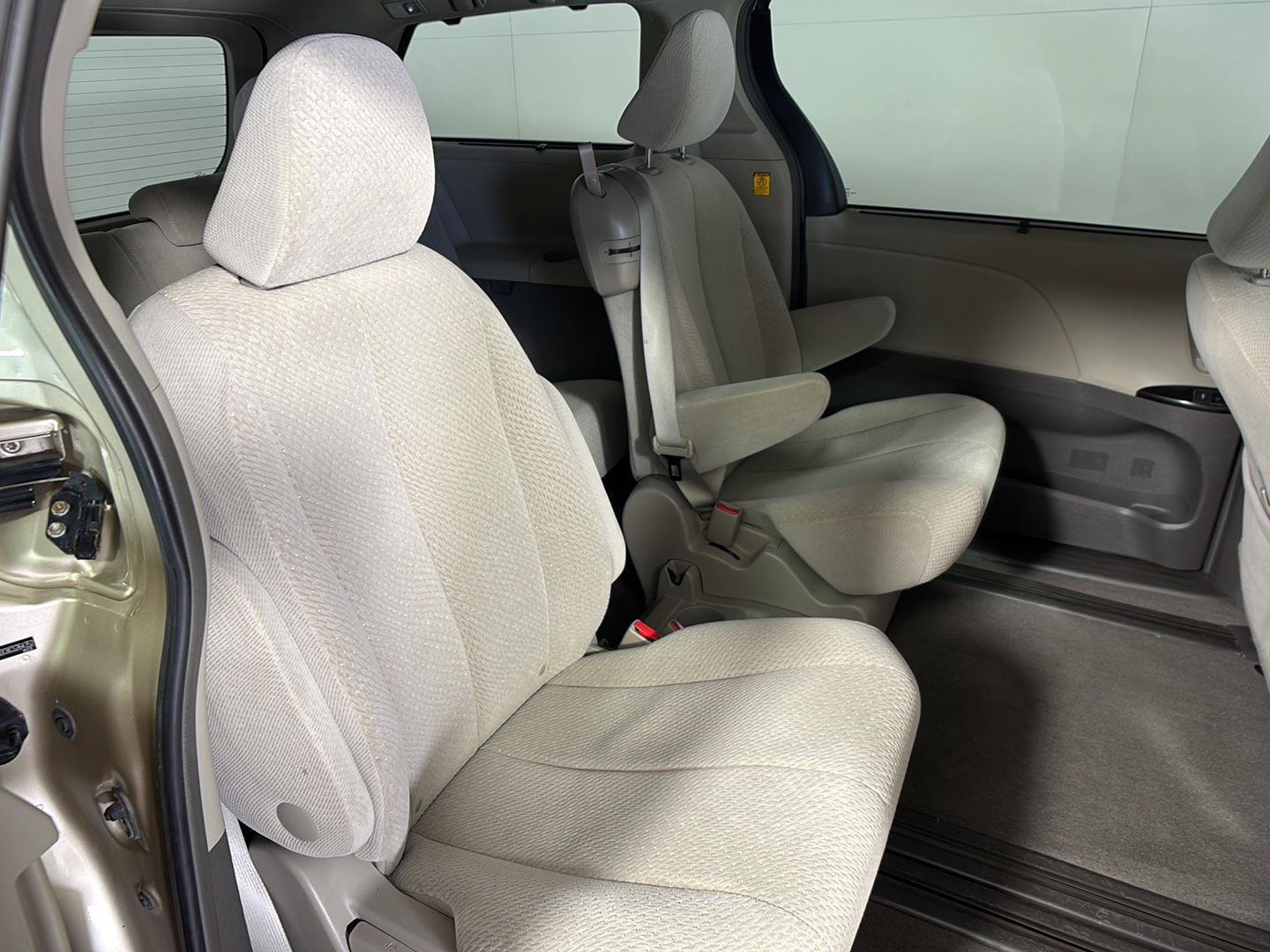 Used 2012 Toyota Sienna LE w/ Towing Pkg FWD image 20