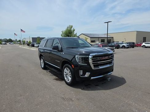Used 2023 GMC Yukon SLT w/ SLT Premium Package AWD/4WD image 3