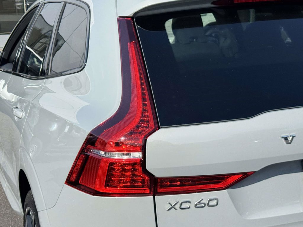 Used 2025 Volvo XC60 B5 Ultra w/ Protection Package Premier AWD/4WD image 8
