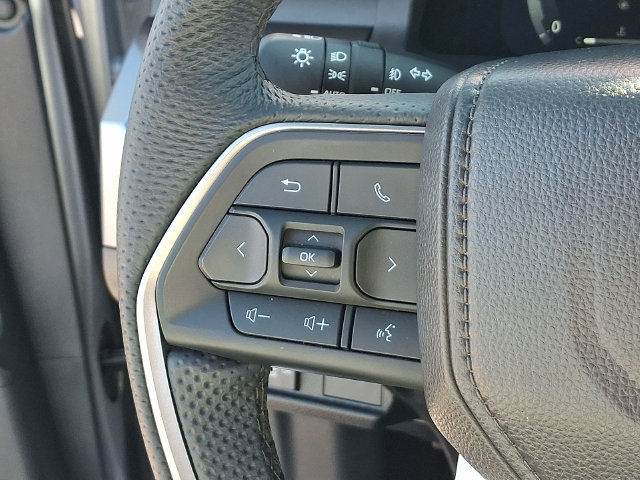 Used 2025 Toyota Tacoma TRD Off-Road AWD/4WD image 7