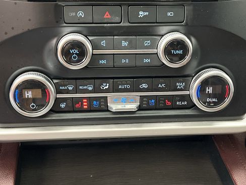 Certified 2024 Ford Expedition Limited image 25