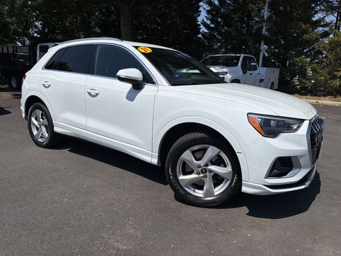 Used 2021 Audi Q3 2.0T Premium AWD/4WD image 2