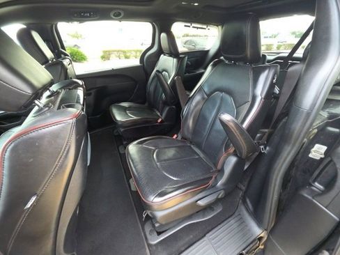Used 2020 Chrysler Pacifica Limited image 20