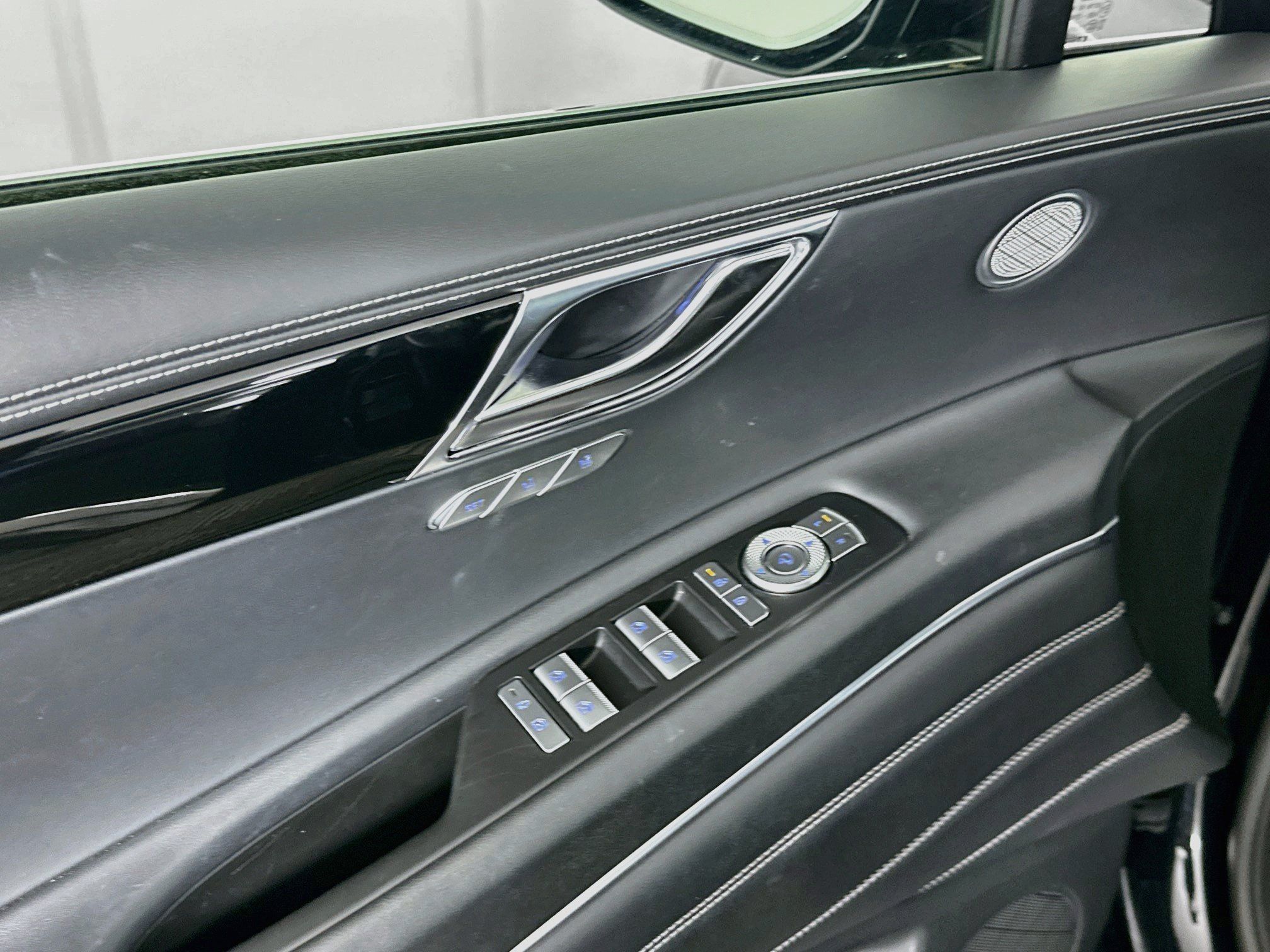 Used 2025 Genesis GV80 2.5T Standard AWD/4WD image 15