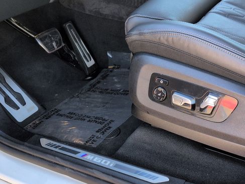 Used 2025 BMW X7 M60i w/ Executive Package image 17