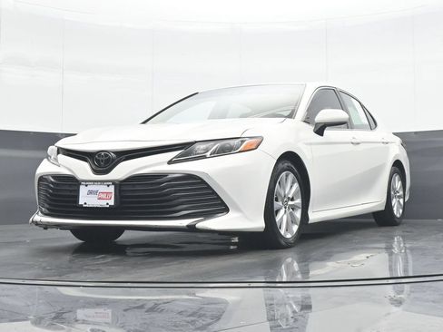 Used 2018 Toyota Camry LE FWD image 26
