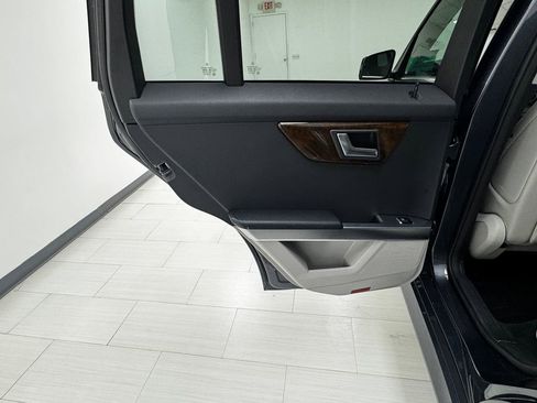 Used 2015 Mercedes-Benz GLK 350 4MATIC image 11