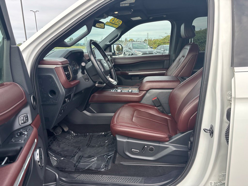 Used 2024 Ford Expedition Limited AWD/4WD image 8