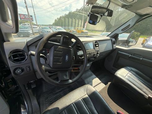 Used 2014 Ford F550 2WD Regular Cab Super Duty image 6