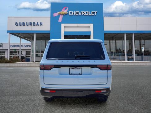 Used 2024 Jeep Wagoneer L Series II w/ Flexible Seating Group RWD image 6