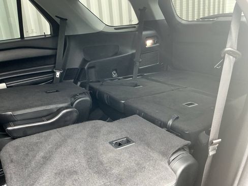 Used 2022 Ford Explorer XLT w/ Equipment Group 202A AWD/4WD image 22