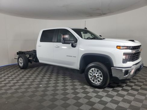 New 2026 Chevrolet Silverado 2500 LT w/ Convenience Package AWD/4WD image 3