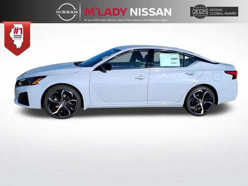 New 2025 Nissan Altima 2.5 SR image 4
