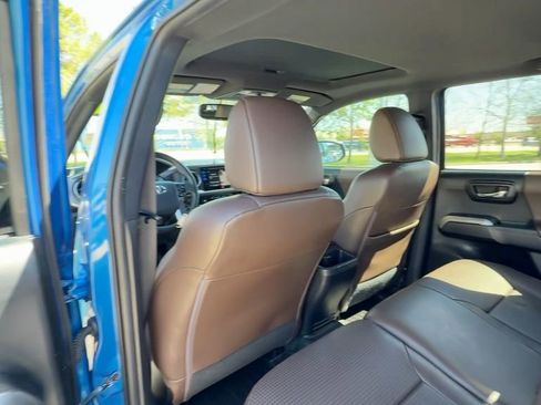 Used 2016 Toyota Tacoma Limited w/ Towing Package image 38