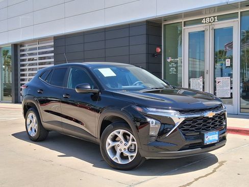 Used 2025 Chevrolet Trax LS w/ LS Convenience Package FWD image 1