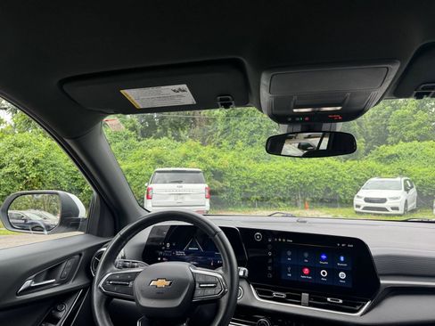 Used 2025 Chevrolet Equinox LT FWD image 33
