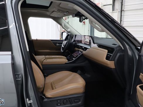 Used 2025 INFINITI QX80 Sensory image 33