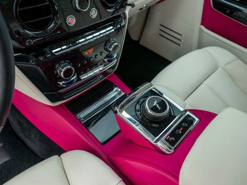 Used 2023 Rolls-Royce Phantom Sedan image 76