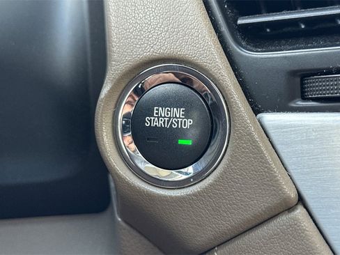 Used 2018 GMC Yukon SLT w/ Open Road Package image 25