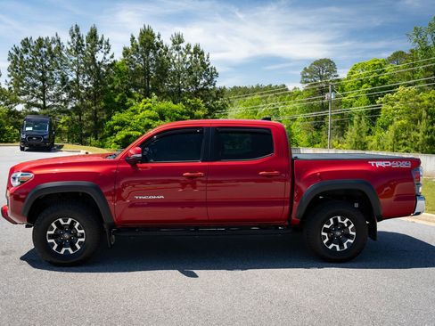 Used 2021 Toyota Tacoma TRD Off-Road AWD/4WD image 5