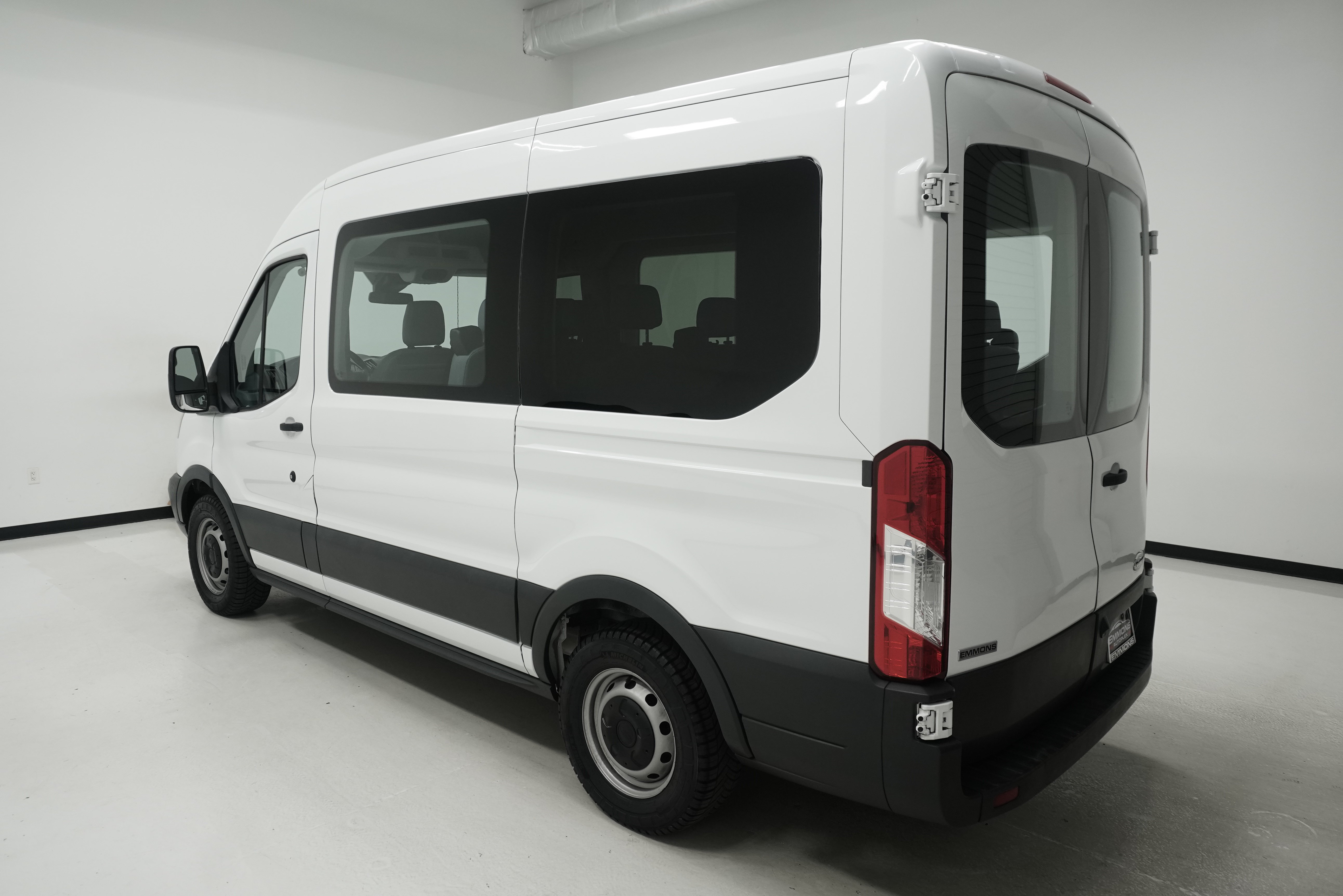 Used 2017 Ford Transit 150 XL RWD image 4