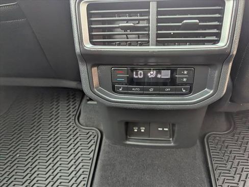 Certified 2025 Volkswagen Atlas SEL AWD/4WD image 17