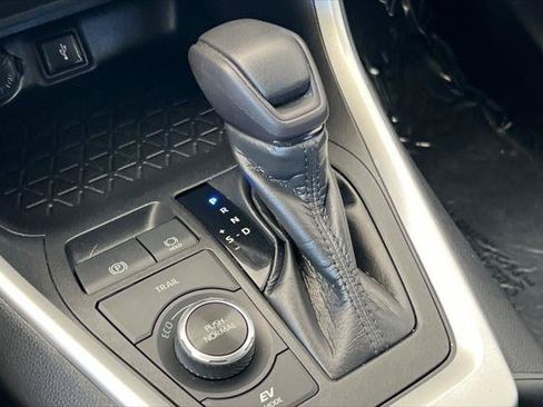 Certified 2021 Toyota RAV4 LE AWD/4WD image 22