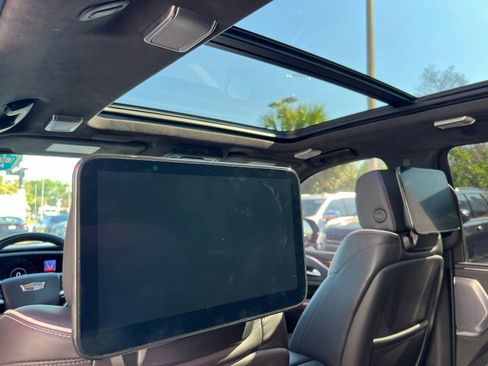 Used 2024 Cadillac Escalade ESV Premium Luxury Platinum image 70