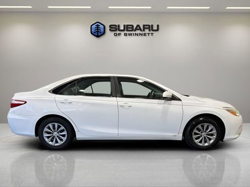 Used 2015 Toyota Camry LE image 6