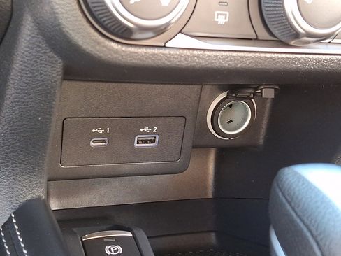 Used 2023 Nissan Kicks SV image 23