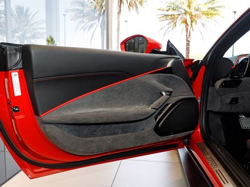 Used 2022 Ferrari Roma RWD image 23