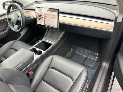 Used 2024 Tesla Model Y Long Range image 12