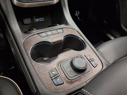 Used 2023 GMC Acadia Denali w/ Denali Ultimate Package AWD/4WD image 24