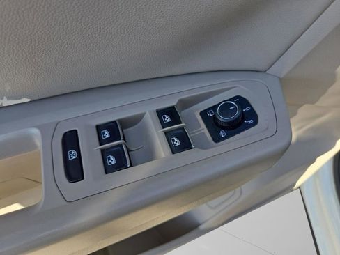 Used 2019 Volkswagen Atlas SEL Premium image 13