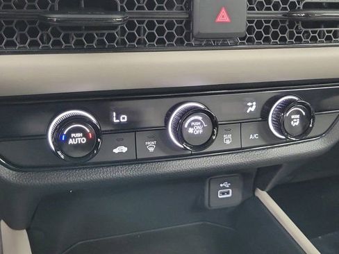 Certified 2025 Honda HR-V LX image 30