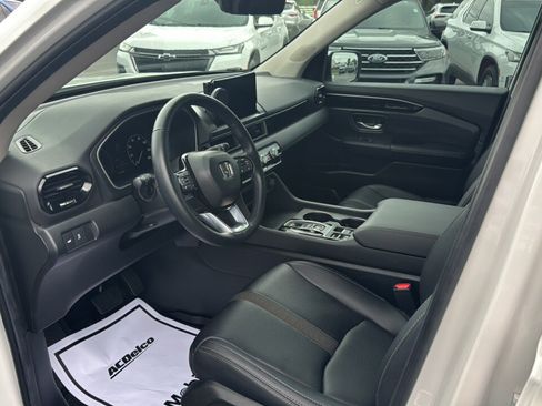 Used 2025 Honda Pilot EX-L image 19
