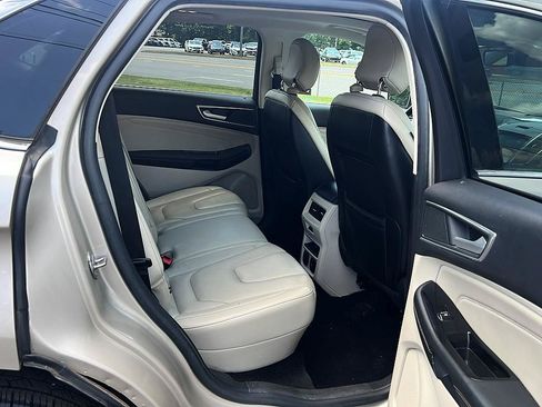 Used 2018 Ford Edge Titanium w/ Equipment Group 301A FWD image 33