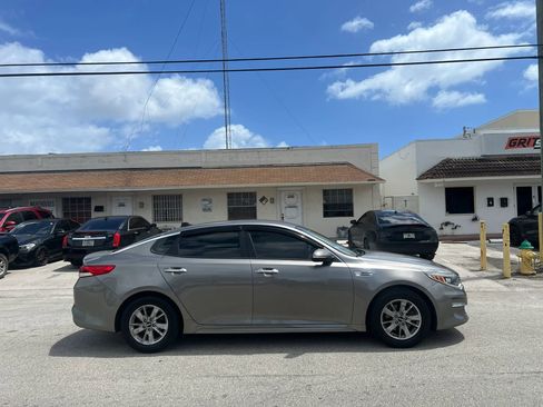 Used 2016 Kia Optima LX image 2