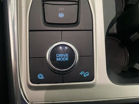 Used 2022 Ford Explorer XLT w/ Equipment Group 202A image 8