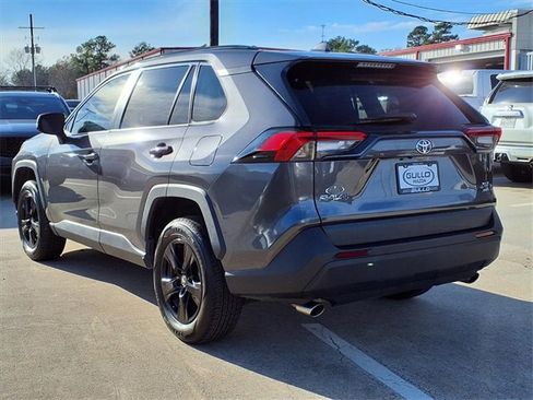 Used 2022 Toyota RAV4 XLE image 7