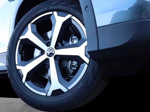 New 2025 Volkswagen Tiguan SE image 3