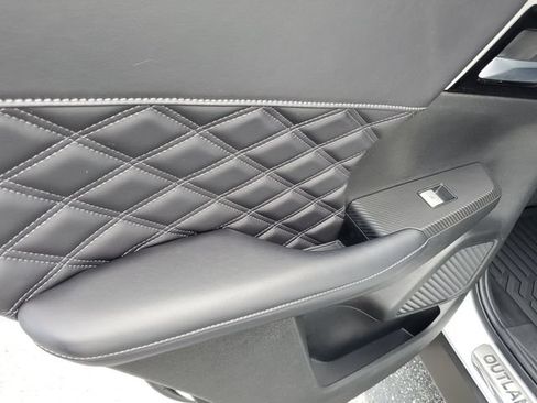 Used 2024 Mitsubishi Outlander SEL AWD/4WD image 16
