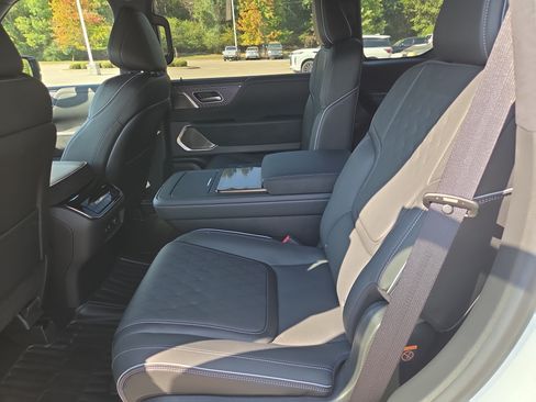 Used 2026 INFINITI QX80 Autograph w/ Premium Cargo Package AWD/4WD image 7