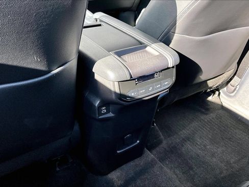Used 2025 Toyota Grand Highlander XLE FWD image 33